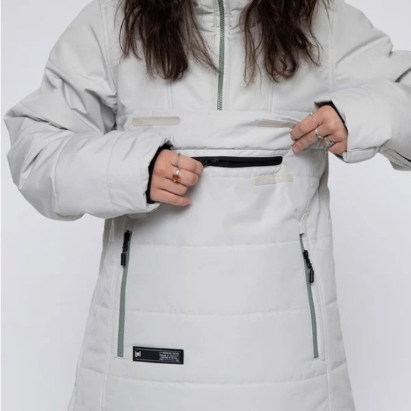 L1 Outerwear- Snowboard Jacket “Snowblind” in Ghost color - Picture 2 of 10